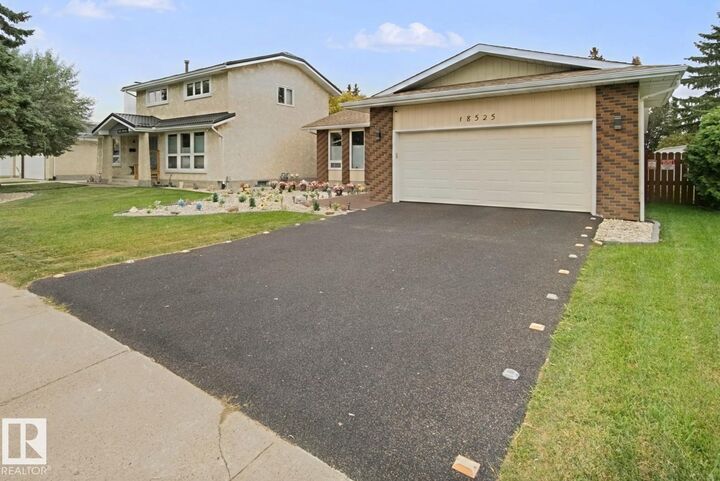 Property Photo:  18525 86A Avenue NW  AB T5T 1J5 