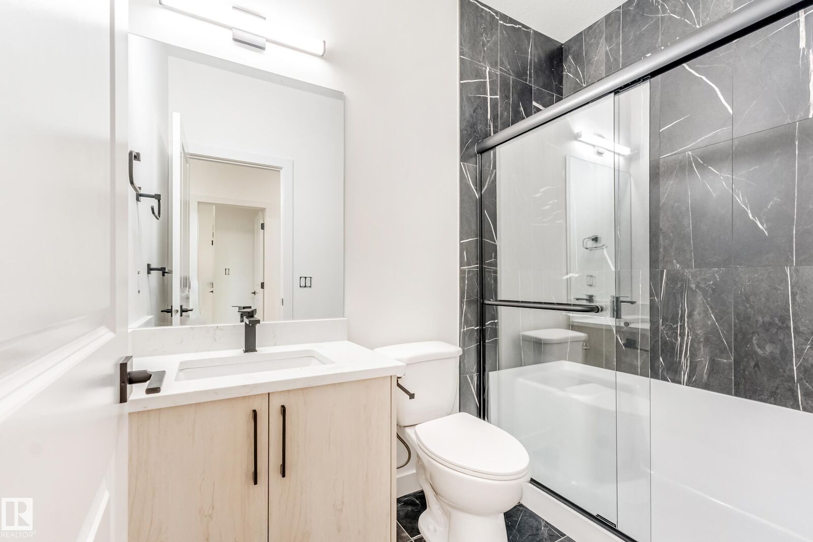 Property Photo:  1731 46 Street SW  AB T6X 3P2 