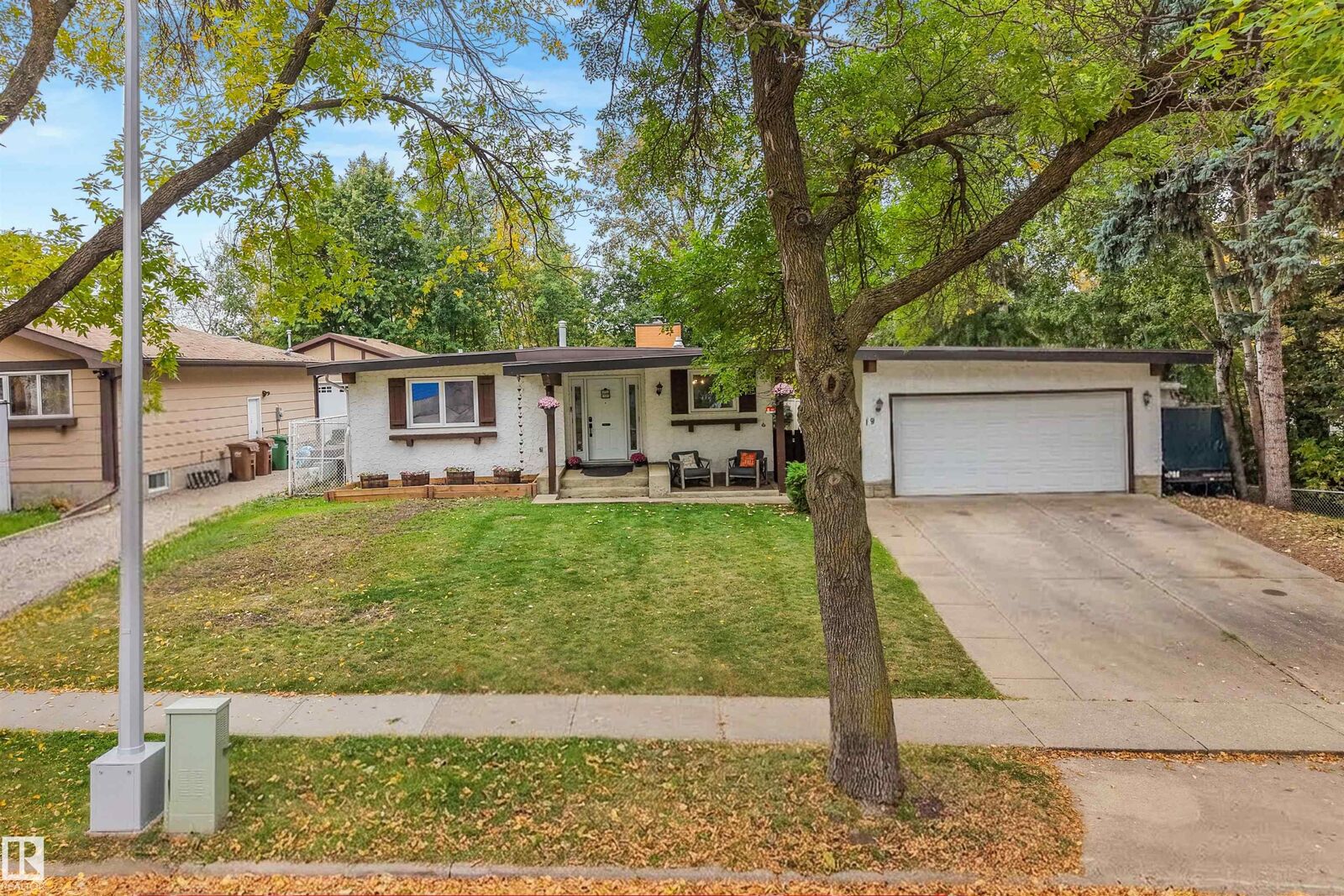 Property Photo:  19 Gatewood Avenue  AB T8N 1A1 