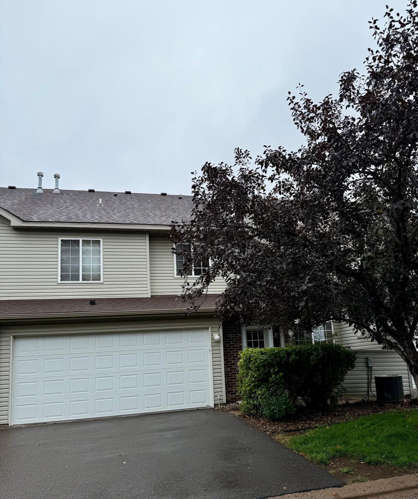 Property Photo:  2402 Oakridge Circle  WI 54016 