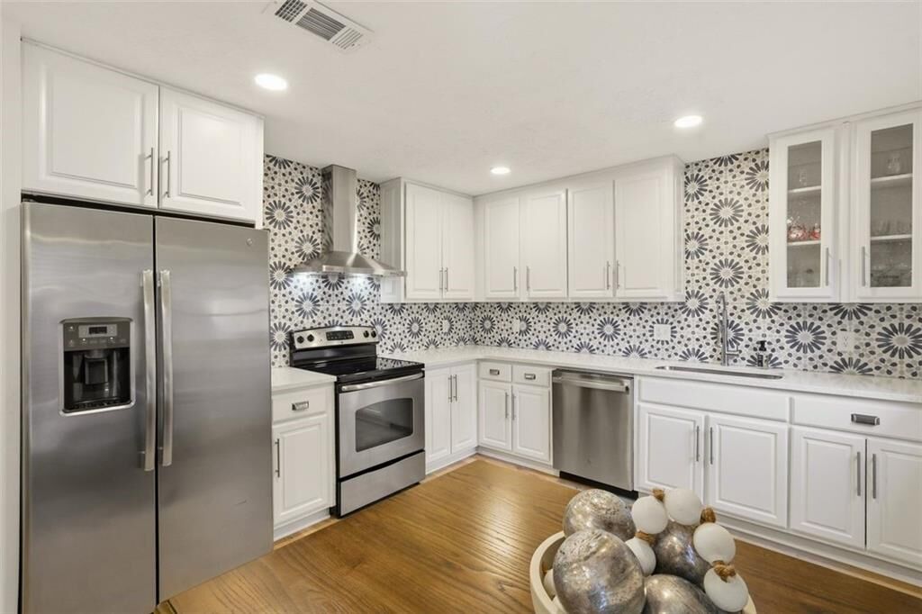 Property Photo: 5034 Meadow Lane GA 30068