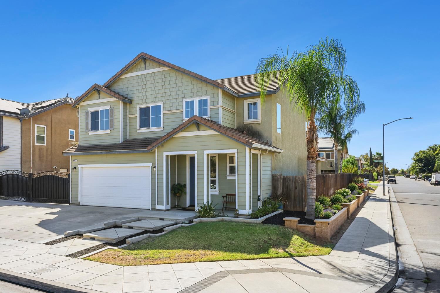 Property Photo:  6847 E Townsend Avenue  CA 93727 