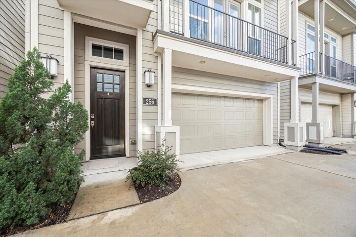 Property Photo:  256 W 28th Street  TX 77008 