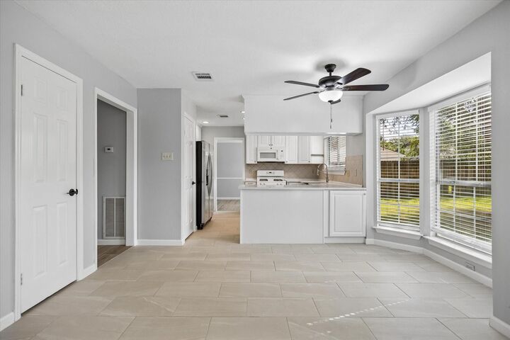 Property Photo: 806 Forest Bay Court TX 77062