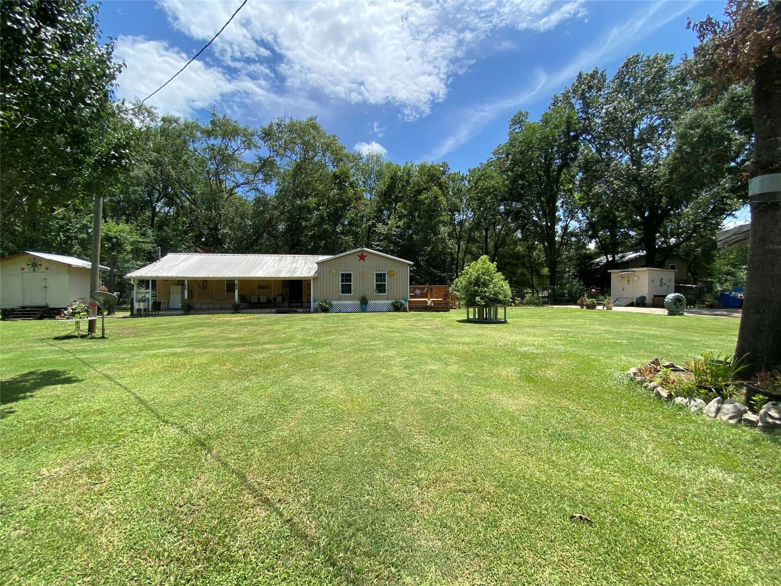 Property Photo:  400 Mudd Street  TX 77331 