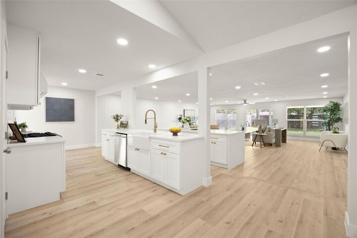 Property Photo: 6034 Willowbend Boulevard TX 77096