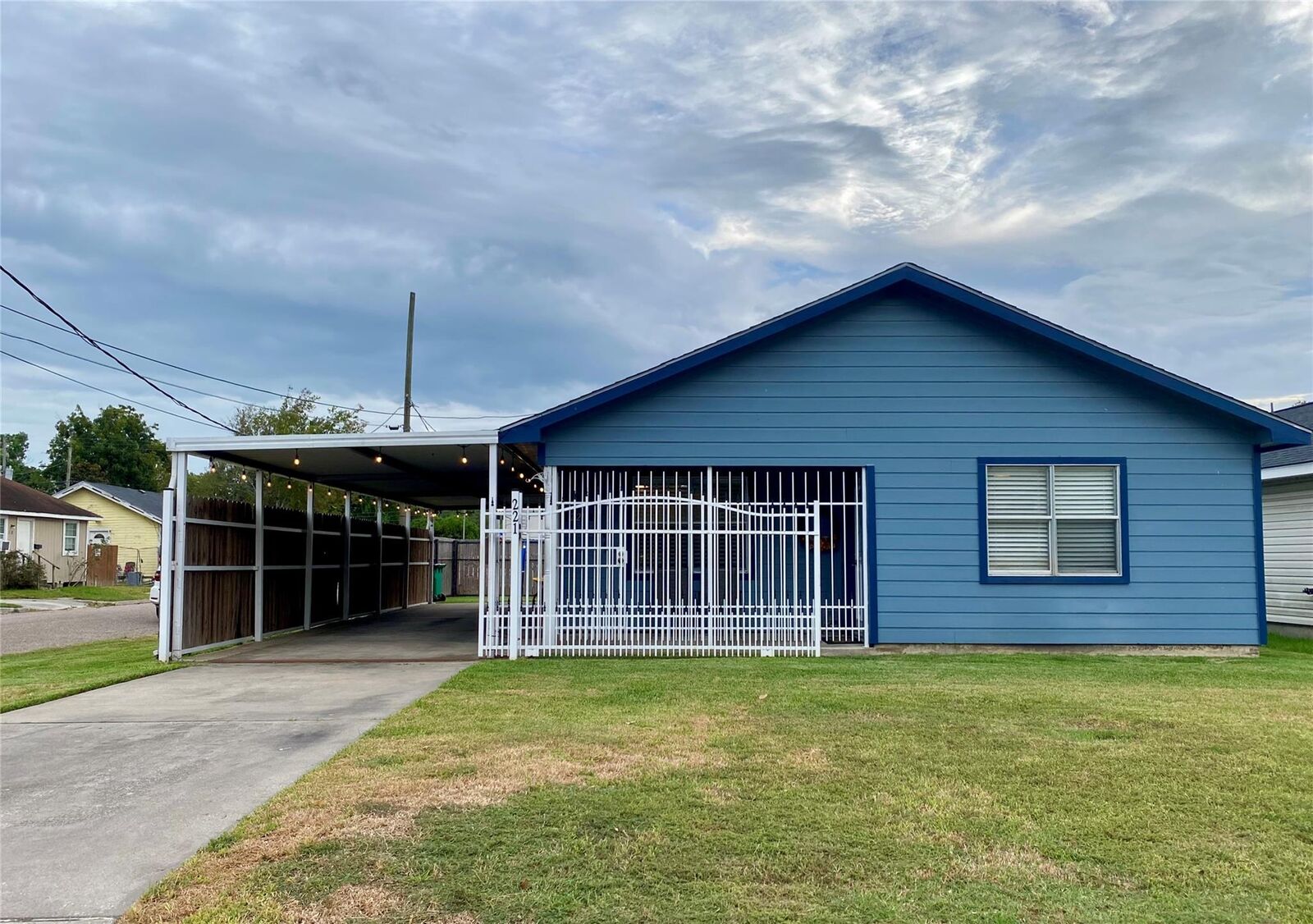 Property Photo:  221 E Defee Avenue  TX 77520 