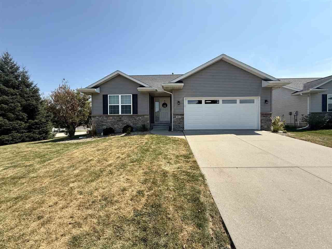 Property Photo: 1864 Mackinaw Dr IA 52245