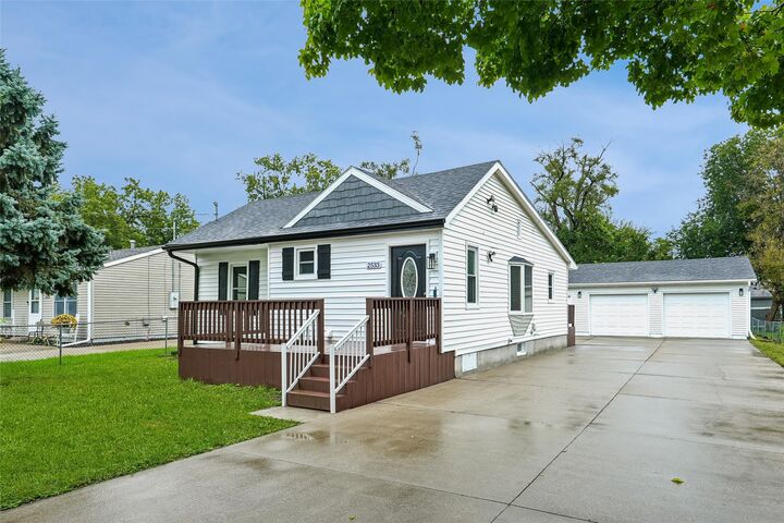 Property Photo:  2533 E 23rd Street  IA 50317 