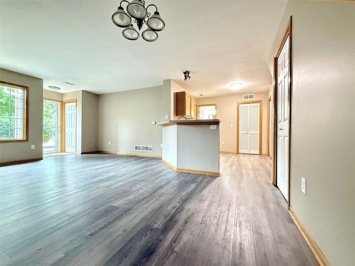 Property Photo: 3799 Village Run Drive 903 IA 50317
