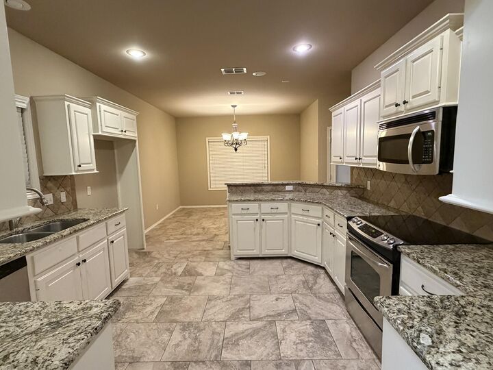 Property Photo: 835 Avenue S TX 79363