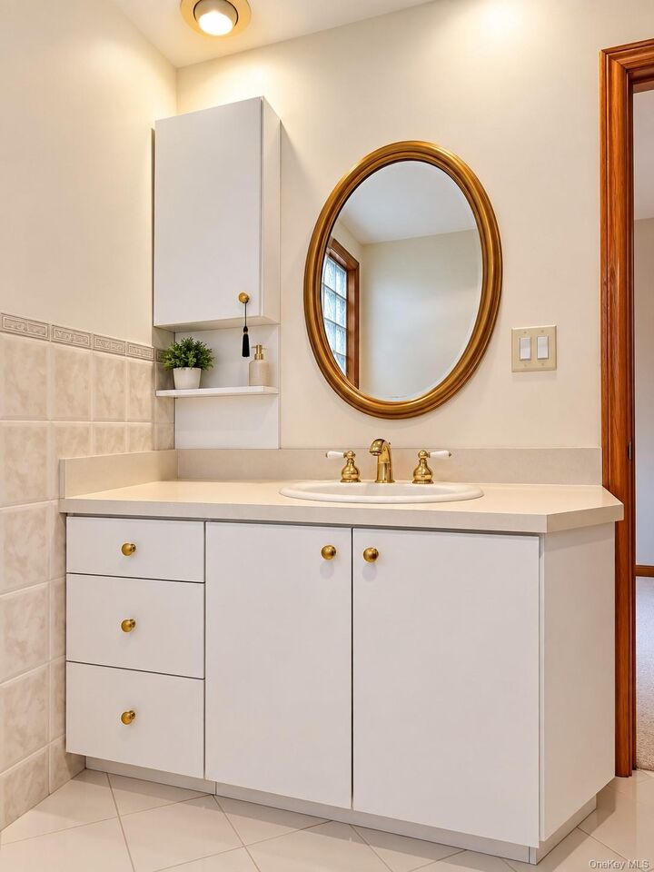 Property Photo:  12 Balfour Street 3  NY 10305 