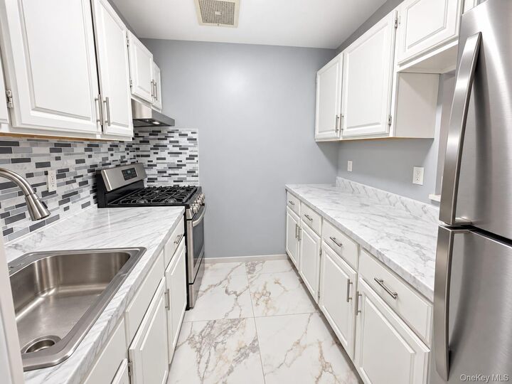 Property Photo:  485 Pennsylvania Avenue  NY 11207 