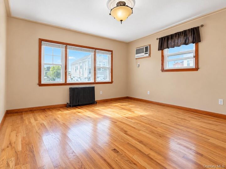 Property Photo:  14 Balfour Street  NY 10305 