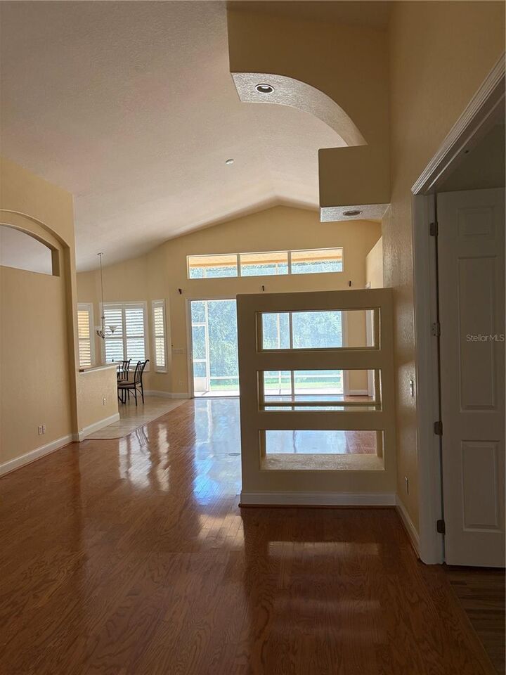 Property Photo: 10 Lakeside Way N FL 32137