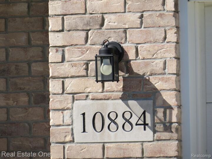 Property Photo:  10884 Island Lake Drive  MI 48180 8233 