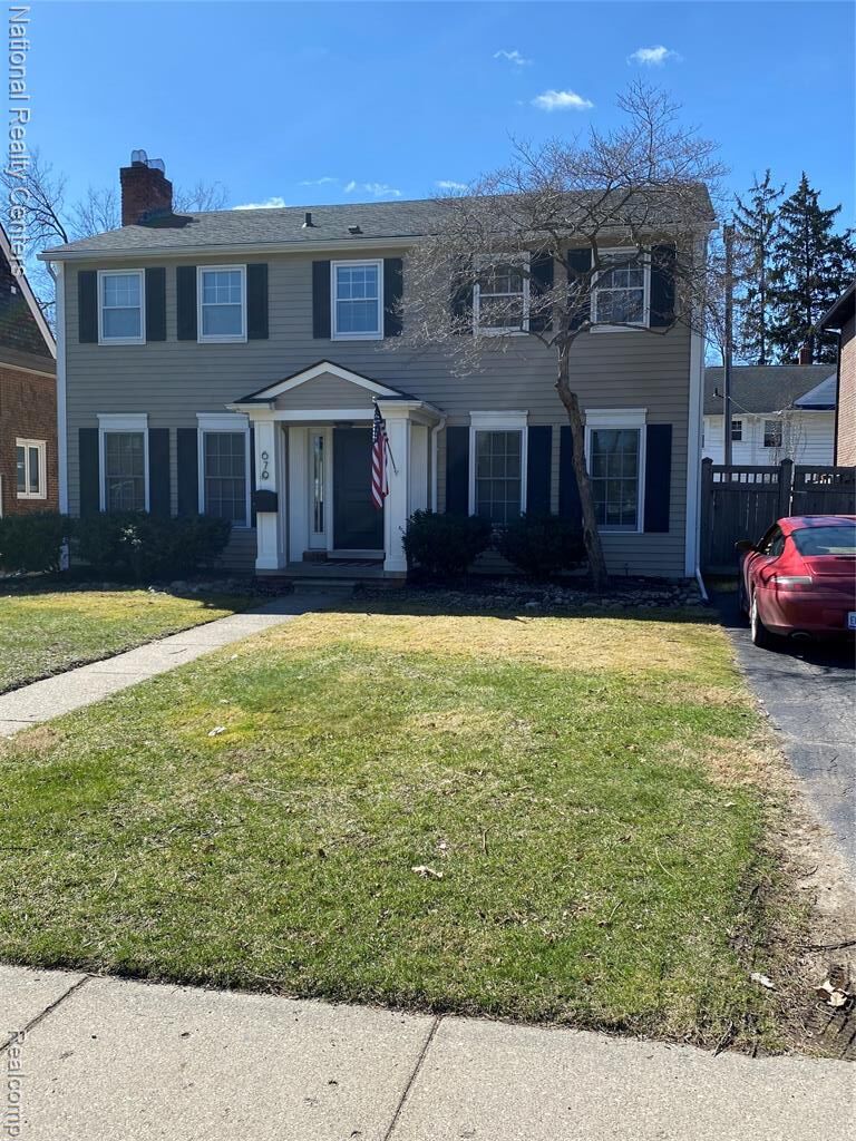 Property Photo:  679 Oak Avenue  MI 48009 1327 