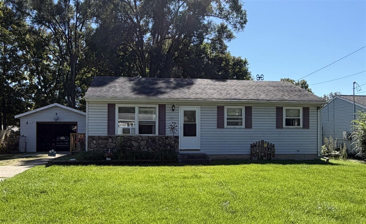 Property Photo:  5618 Lantana Avenue  MI 49048-5861 