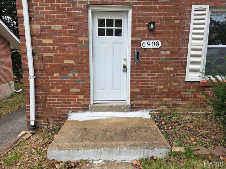 Property Photo: 6908 Alberici Avenue MO 63121