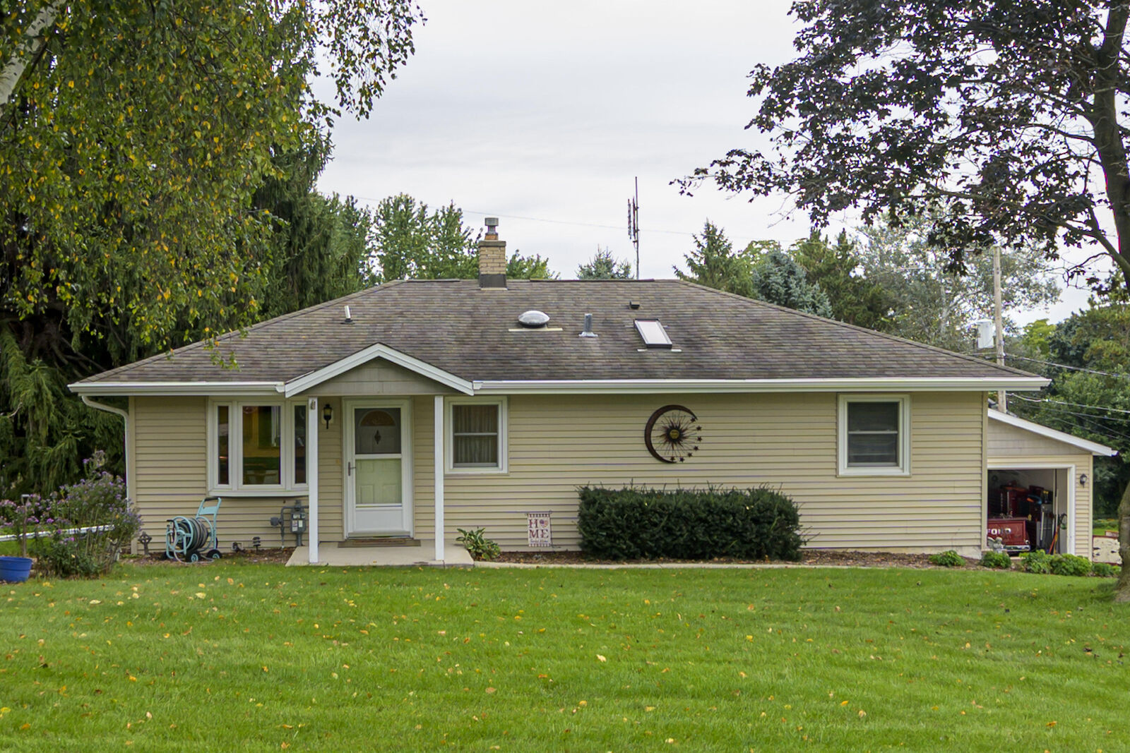 Property Photo: W262s3250 Ridge Rd WI 53189