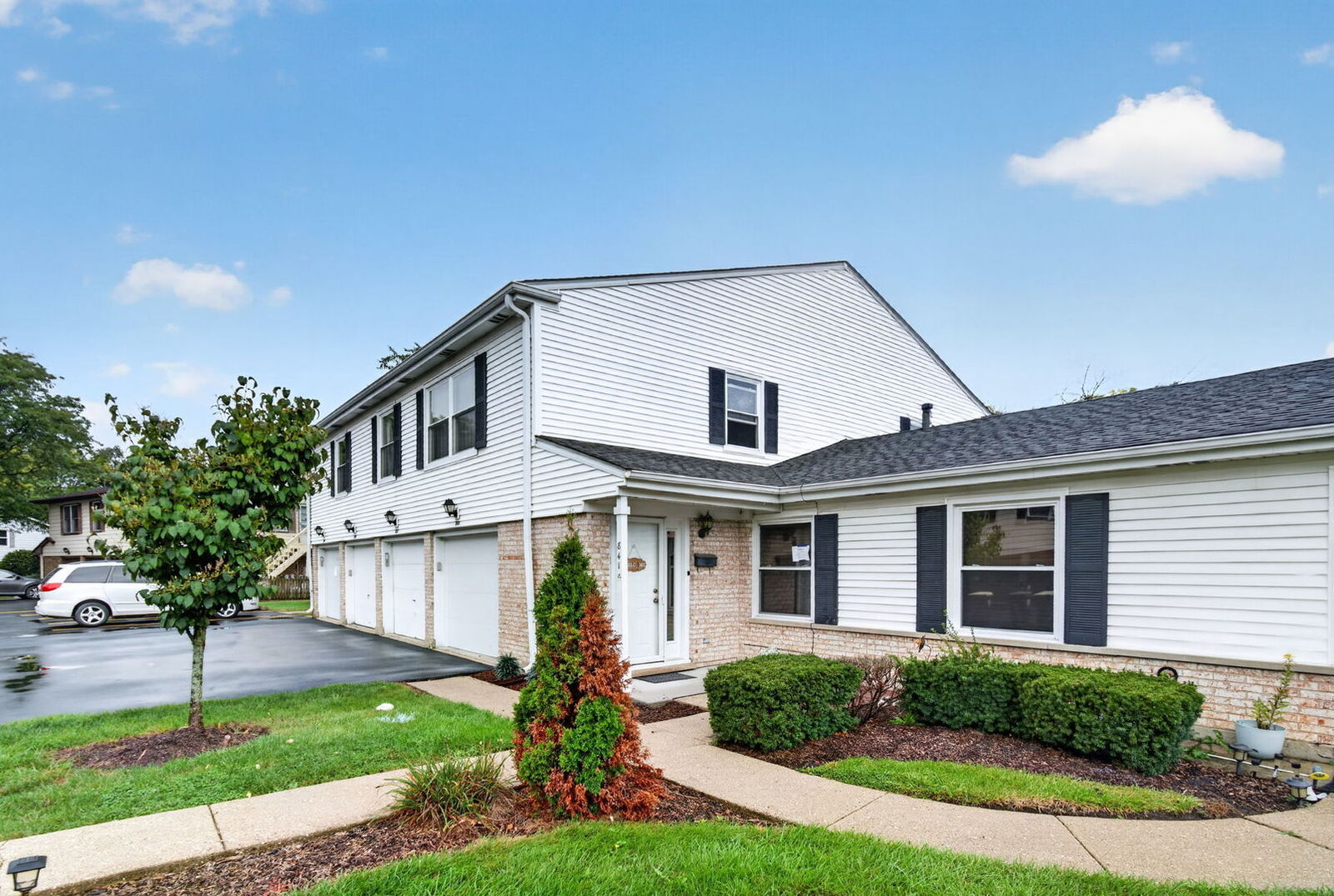 Property Photo:  841 Pahl Road  IL 60007 