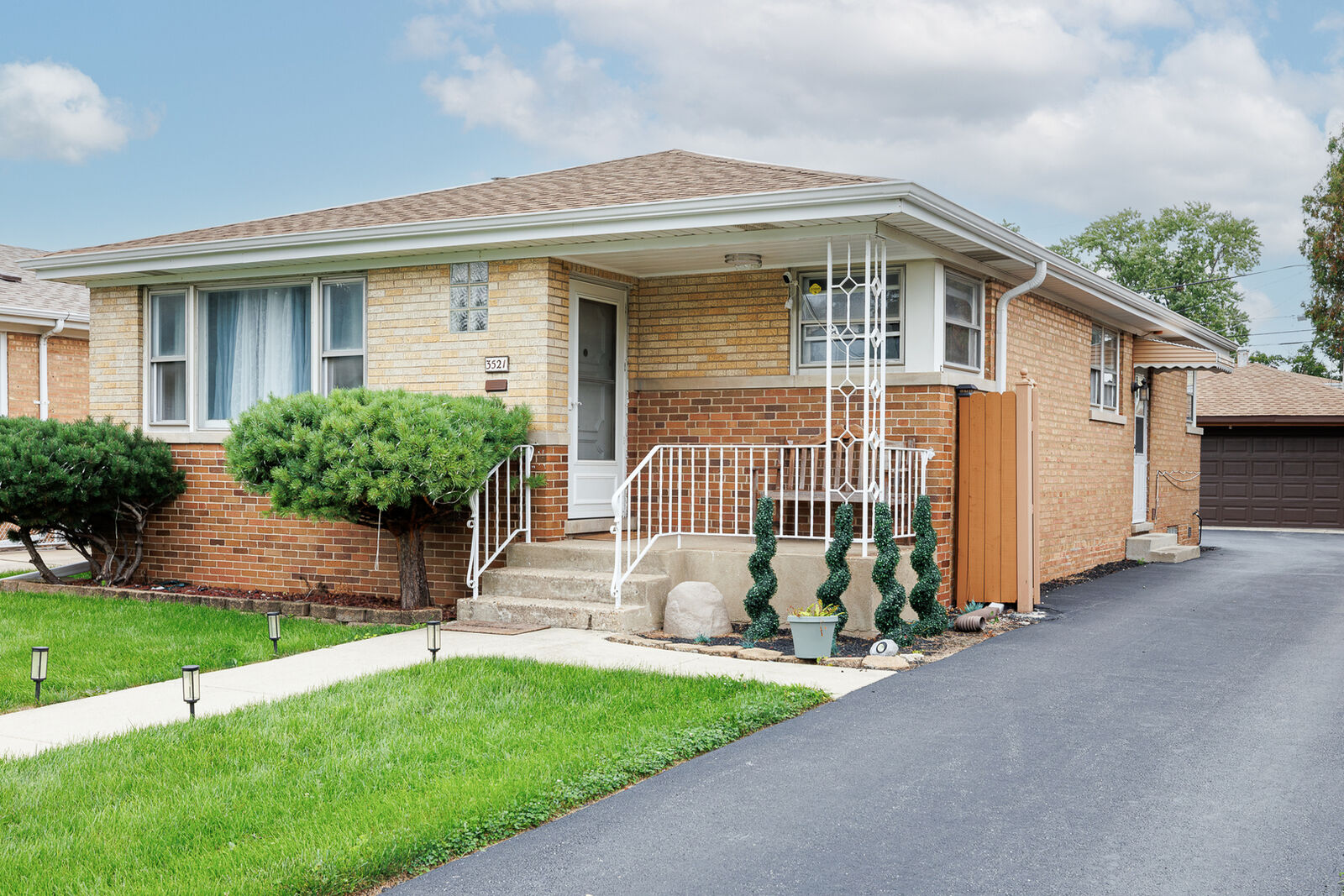 Property Photo:  3521 Sarah Street  IL 60131 