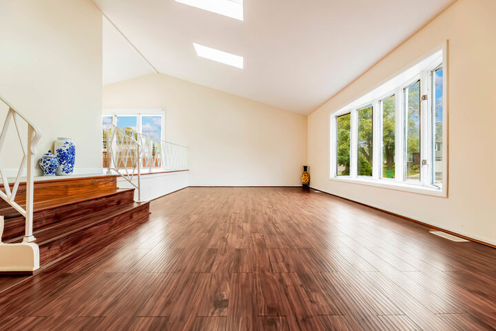 Property Photo: 409 Hillcrest Lane IL 60148