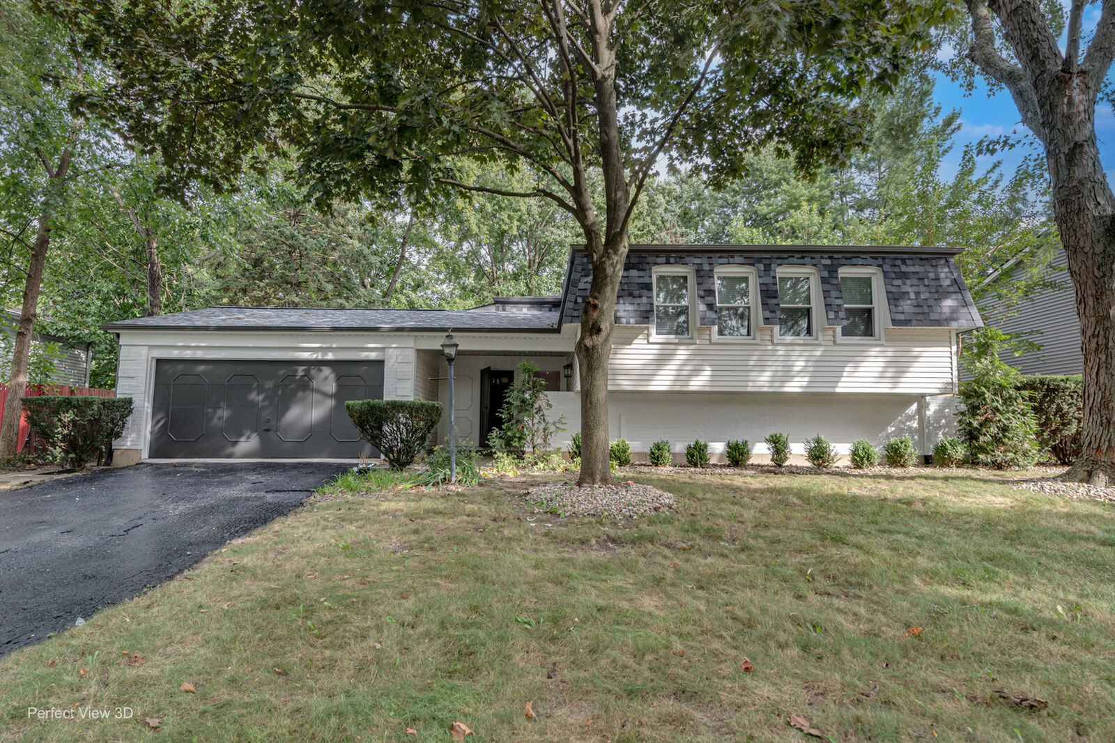 Property Photo:  308 Pacific Drive  IL 60440 