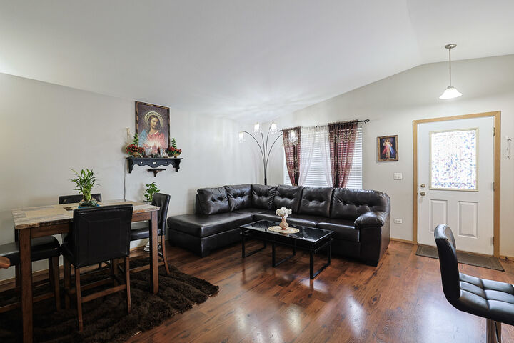 Property Photo: 15 N Frolic Avenue IL 60085