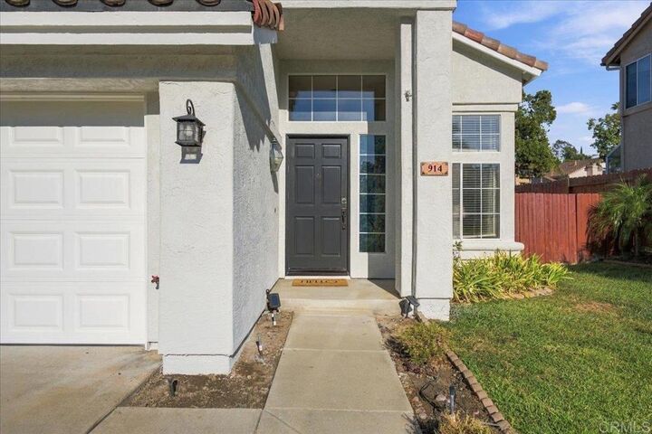 Property Photo:  914 Tempera Court  CA 92057 