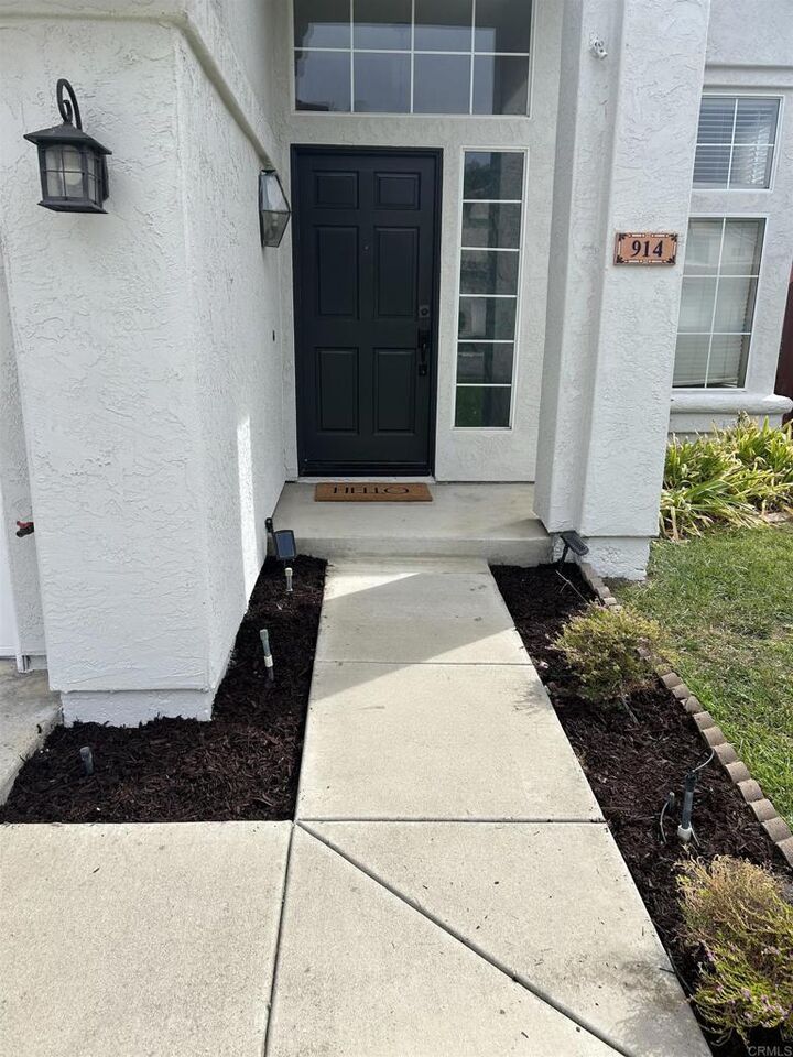 Property Photo:  914 Tempera Court  CA 92057 