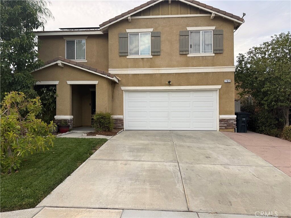 Property Photo:  702 Gloriosa  CA 92571 