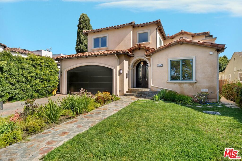 Property Photo:  911 Harvard Street  CA 90403 
