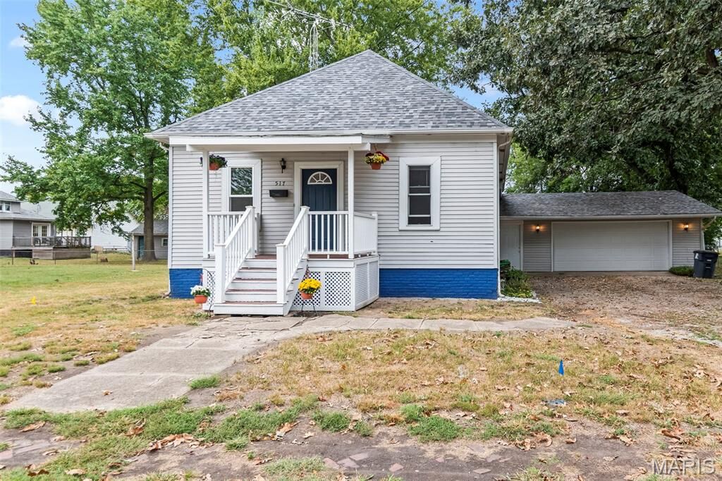 Property Photo: 517 E Columbia Street IL 62056