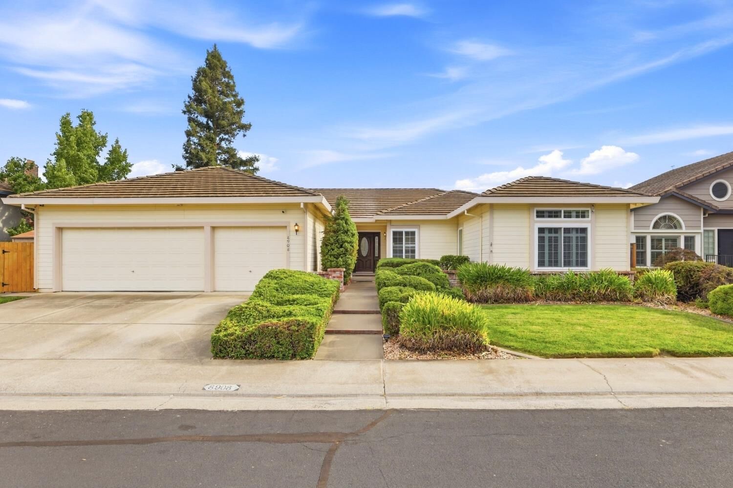 Property Photo: 8908 Royal Gate Way CA 95624