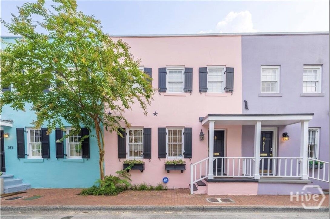 Property Photo:  513 E Perry Street  GA 31401 