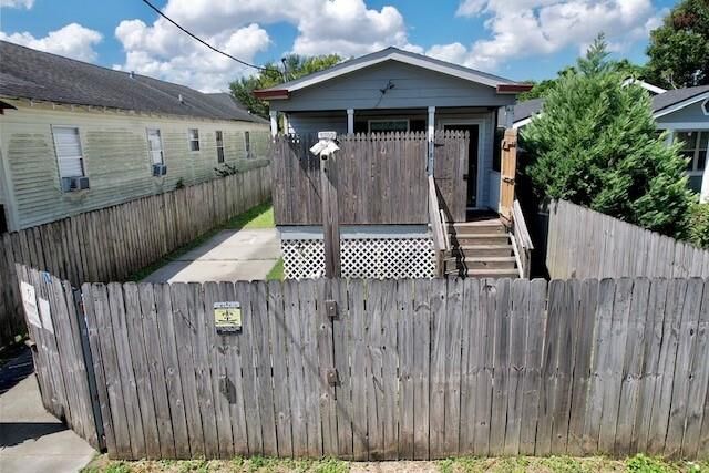 Property Photo:  2518 Touro Street  LA 70119 