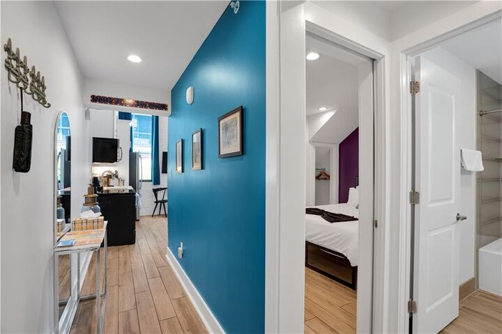 Property Photo: 427 Esplanade Avenue 103 LA 70116
