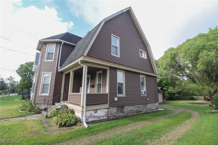 Property Photo:  146 Charles Avenue SE  OH 44483 