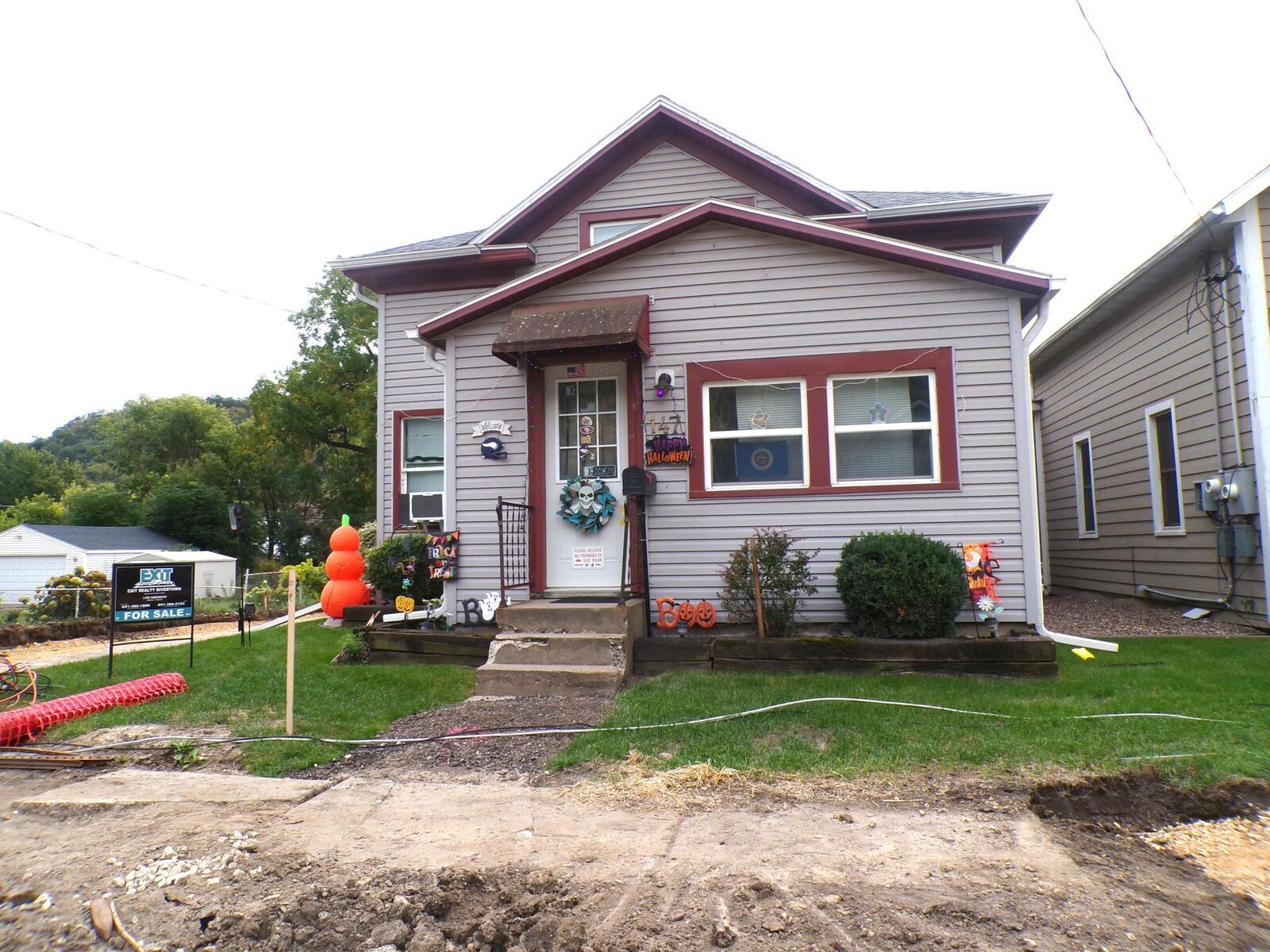 Property Photo:  147 E 4th Street  MN 55066 