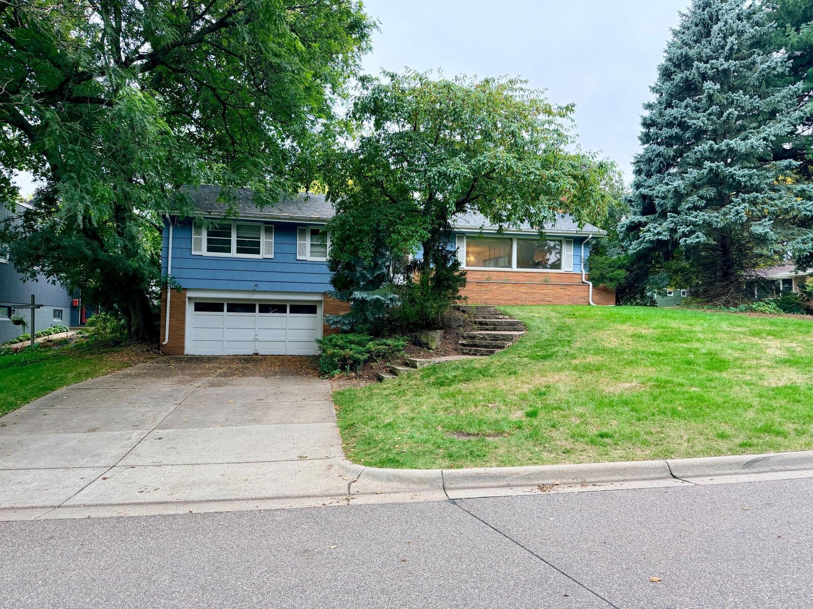 Property Photo: 4713 Virginia Ln MN 55424