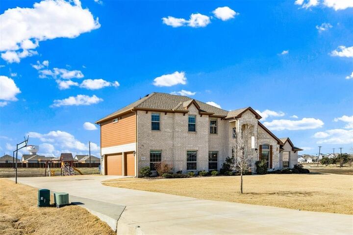 Property Photo:  1133 Barrix Drive  TX 75126 