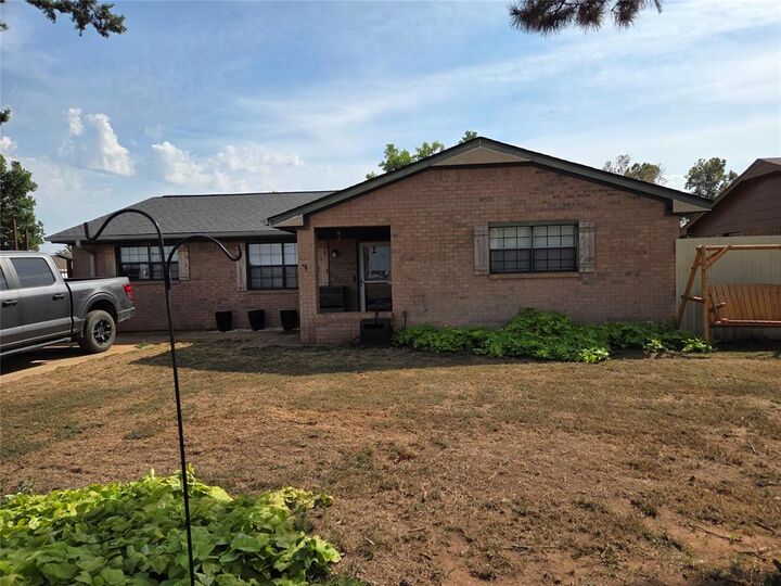 Property Photo:  124 E Gardner Street  OK 73075 