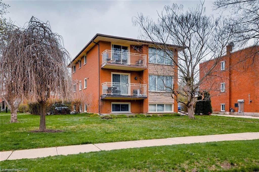 Property Photo: 92 Confederation Drive 2 ON N2B 2X8