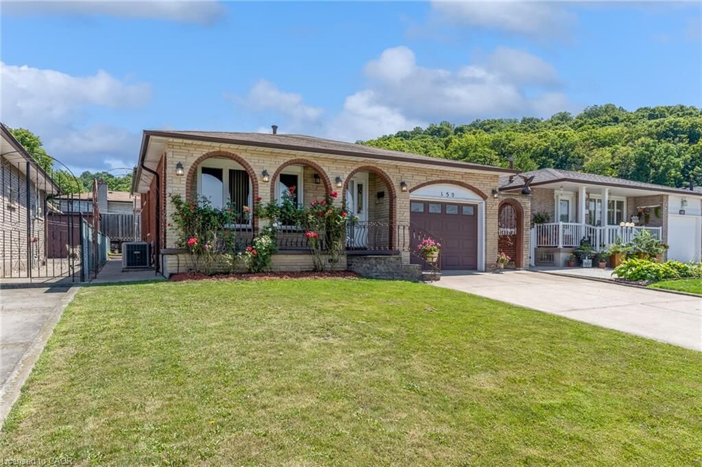 Property Photo:  150 Marcella Crescent  ON L8K 6G3 