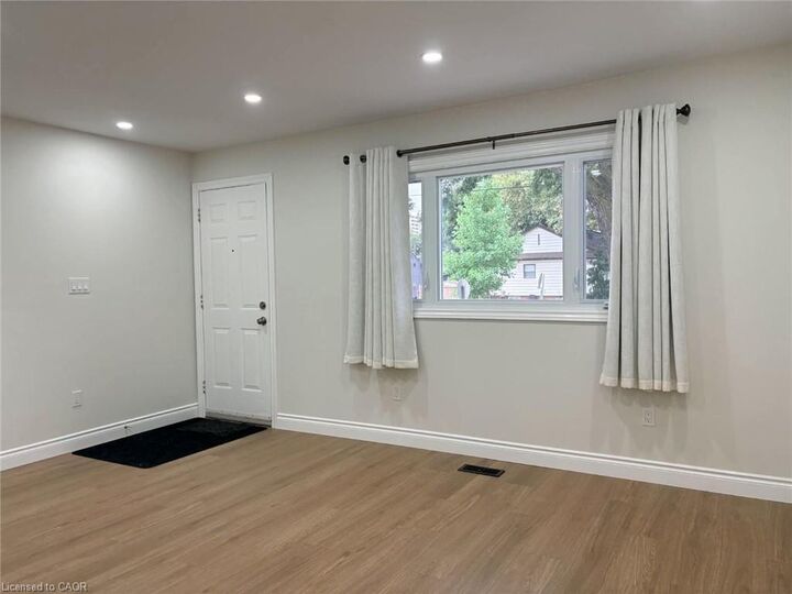 Property Photo:  27 Mahony Avenue  ON L8H 3C3 