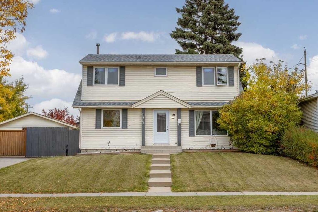 Property Photo:  6824 43 Avenue NE  AB T1Y 5P2 