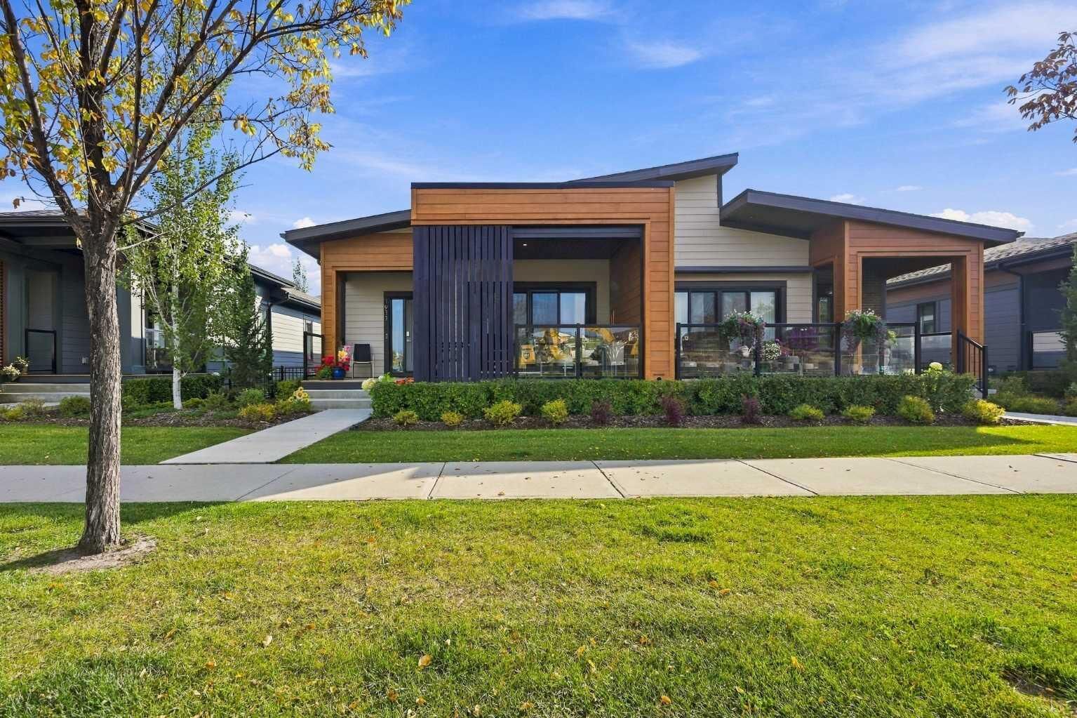 Property Photo:  1911 Mahogany Boulevard SE  AB T3M 3P4 