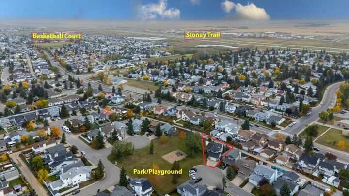 Property Photo:  119 Pasadena Green NE  AB T1Y 6M9 