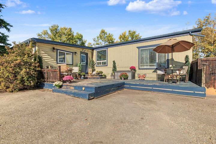 Property Photo:  10026 96A Avenue  AB T0H 2J0 